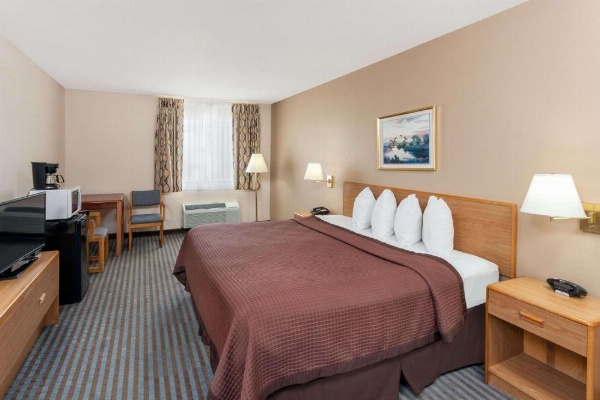 Days Inn by Wyndham Charleston image 10