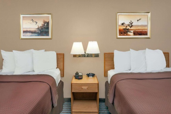 Days Inn by Wyndham Charleston image 11