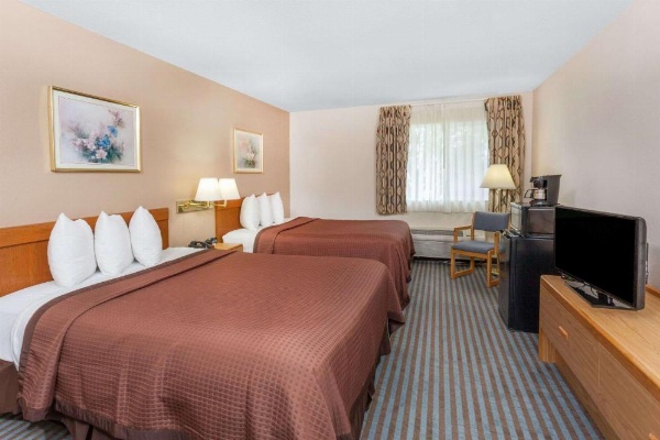 Days Inn by Wyndham Charleston image 13