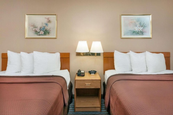 Days Inn by Wyndham Charleston image 14