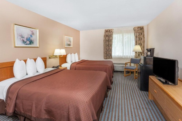 Days Inn by Wyndham Charleston image 17