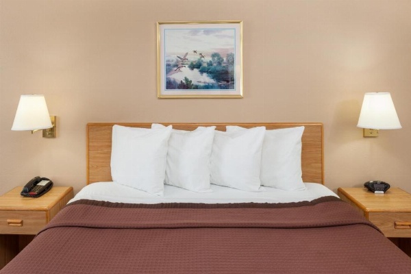 Days Inn by Wyndham Charleston image 18