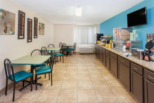 Days Inn by Wyndham Charleston image 20