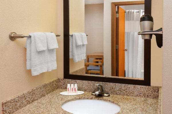 Days Inn by Wyndham Charleston image 22