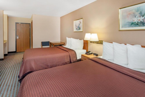 Days Inn by Wyndham Charleston image 24