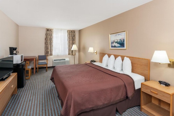 Days Inn by Wyndham Charleston image 25