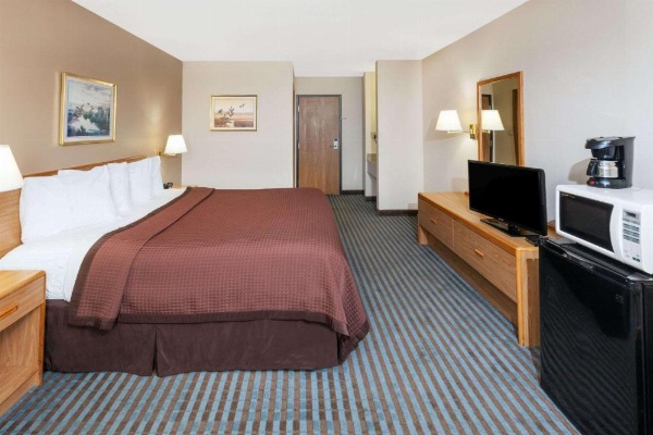Days Inn by Wyndham Charleston image 9